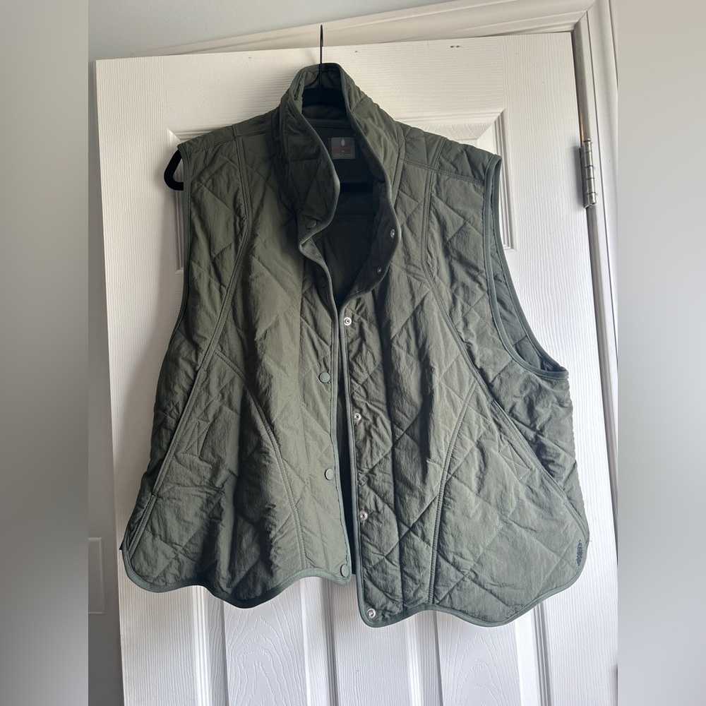 Free people Quinn quilted vest in Everglades; XL; $95